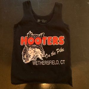 Hooters tank top